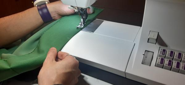 Couture des pinces sur la doublure.