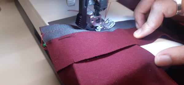 Couture du col.