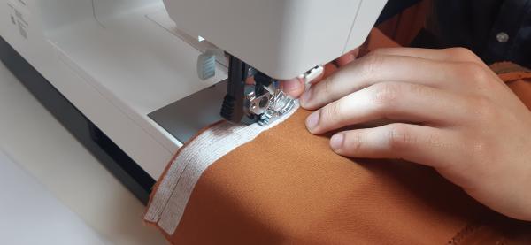 Couture de l'encolure.