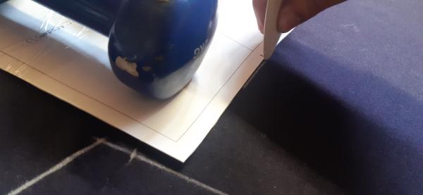 Le tracé s'est révélé extrèmement simple! Probablement parce que l'envers du tissu est quelque peu rêche.