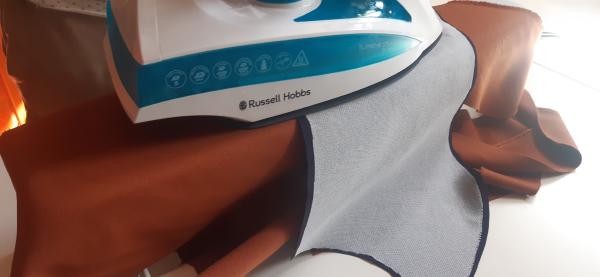 Application d'entoilage sur certains morceaux.