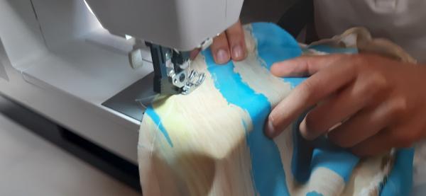 Couture des manches.